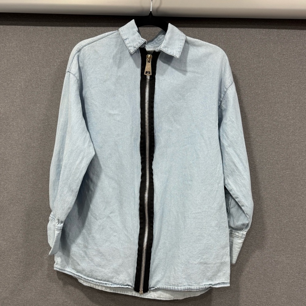 THRILL Light Blue Denim Jacket with Black Zipper
Size Medium